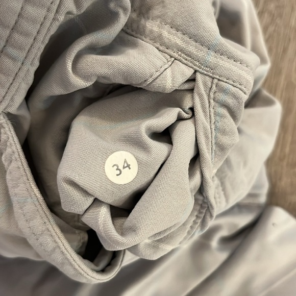 Lululemon mens shorts size 34 - Picture 3 of 3